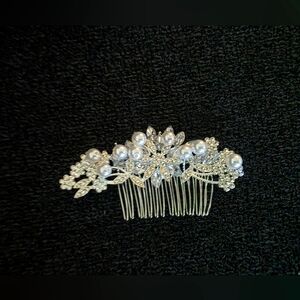 Elegant Silver Pearl Hair Comb